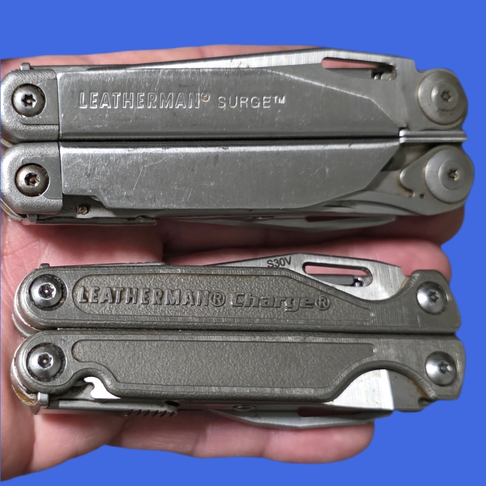 LEATHERMAN PRO BUNDLE: Charge TTi (Titanium) & Surge (Heavy-Duty)